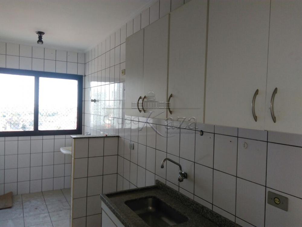Cozinha com Ármarios