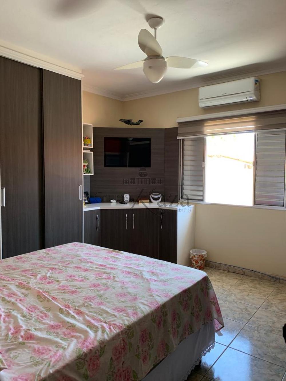 Foto 8 de Casa Padrão em Vila Tesouro, São José dos Campos - imagem 8