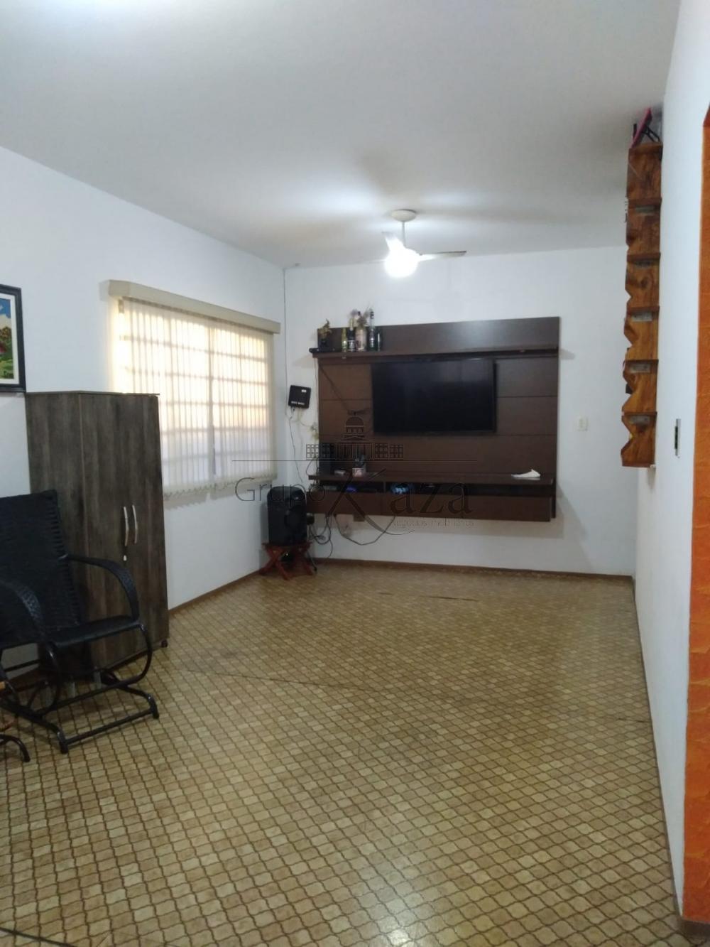 Foto 1 de Casa Padrão em Conjunto Residencial Trinta e Um de Março, São José dos Campos - imagem 1