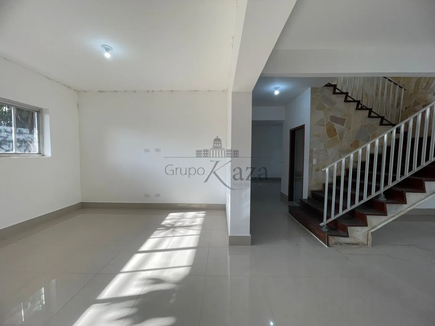 Foto 2 de Casa Sobrado em Jardim Siesta, Jacareí - imagem 2