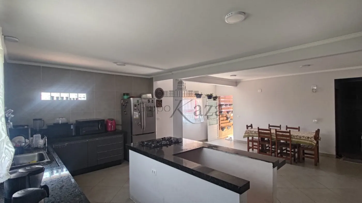 Foto 8 de Casa Padrão em Jardim Colonial, São José dos Campos - imagem 8