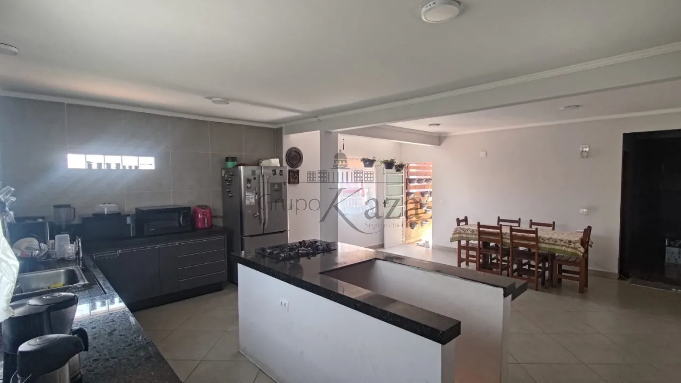 Foto 9 de Casa Padrão em Jardim Colonial, São José dos Campos - imagem 9