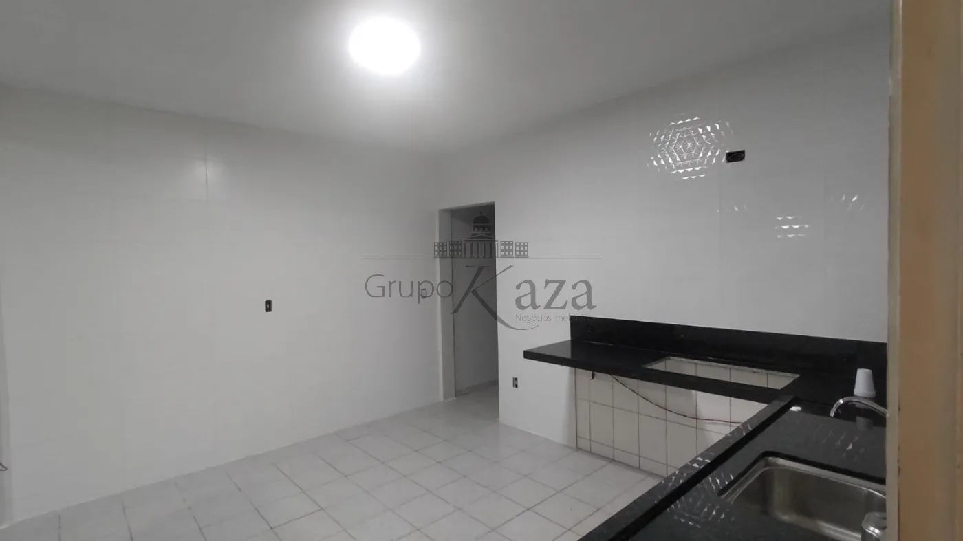 Foto 13 de Casa Padrão em Jardim Colonial, São José dos Campos - imagem 13