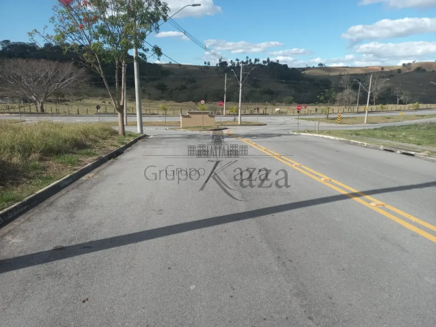Foto 2 de Terreno Padrão em Recanto dos Eucalíptos, São José dos Campos - imagem 2