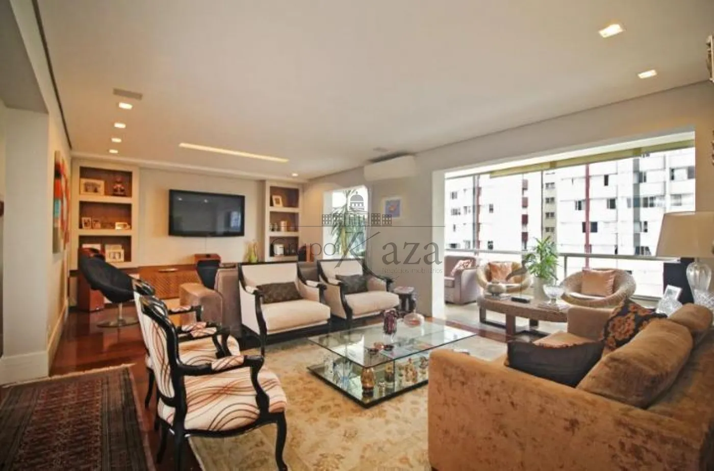 Foto 1 de Apartamento Padrão em Moema, São Paulo - imagem 1 Foto 1 de Apartamento Padrão em Moema, São Paulo - imagem 1