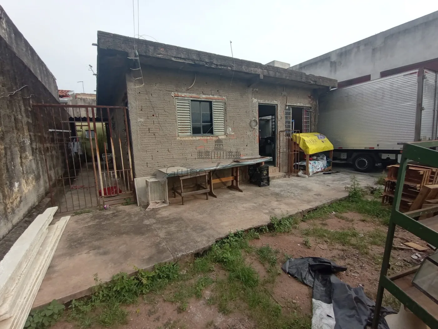 Foto 1 de Casa Comercial  Residencial em Jardim São Judas Tadeu, São José dos Campos - imagem 1