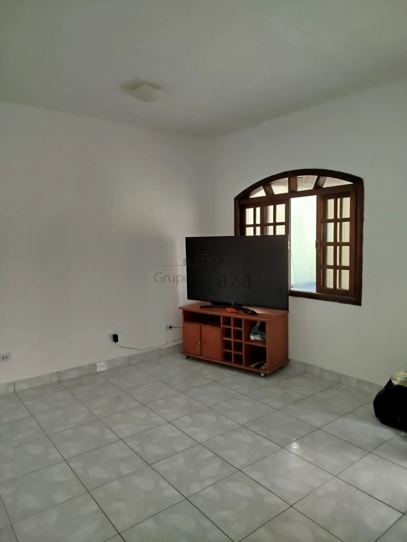 Foto 1 de Casa Padrão em Vila Tesouro, São José dos Campos - imagem 1