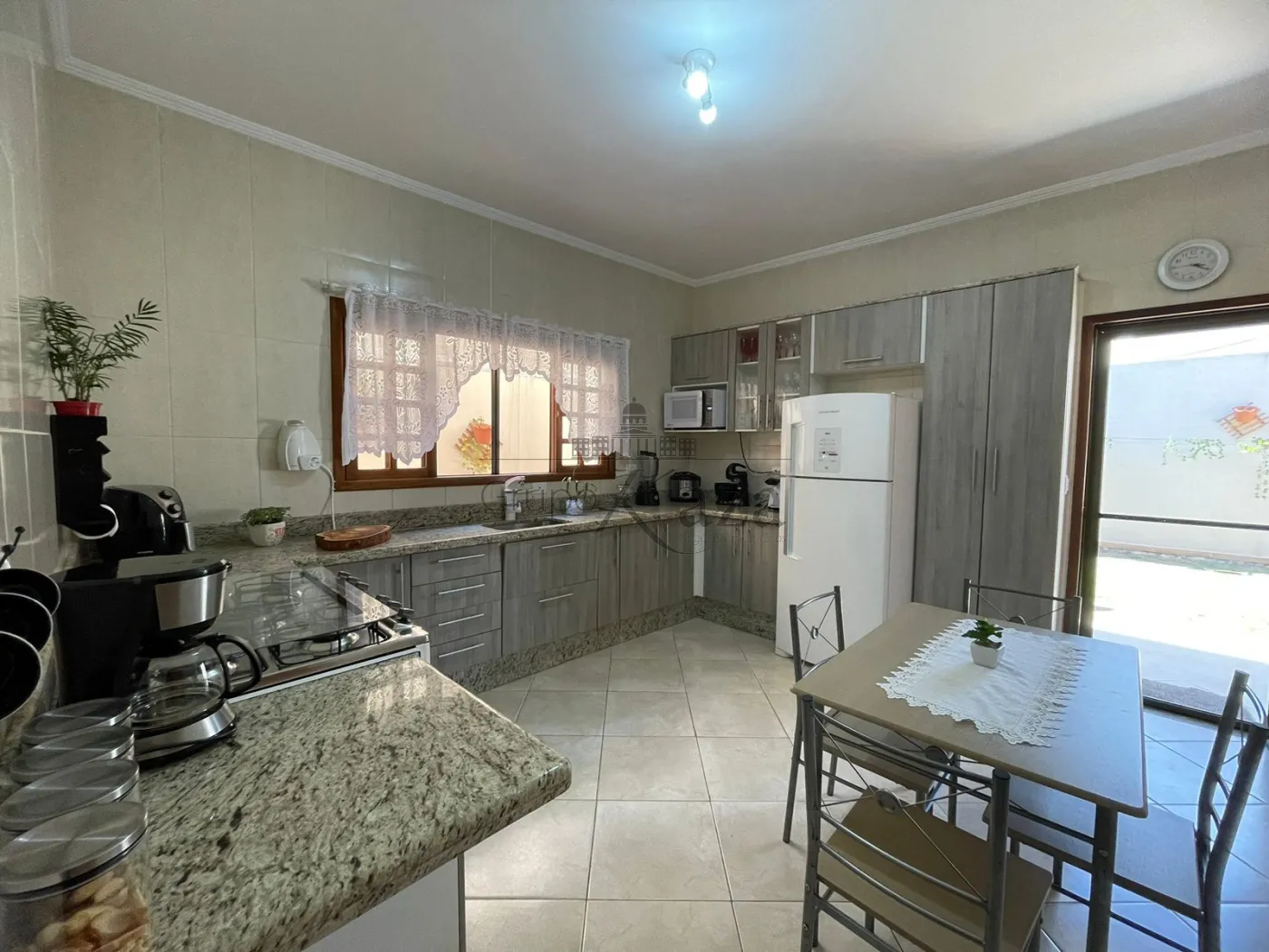 Foto 11 de Casa Térrea em Jardim Siesta, Jacareí - imagem 11