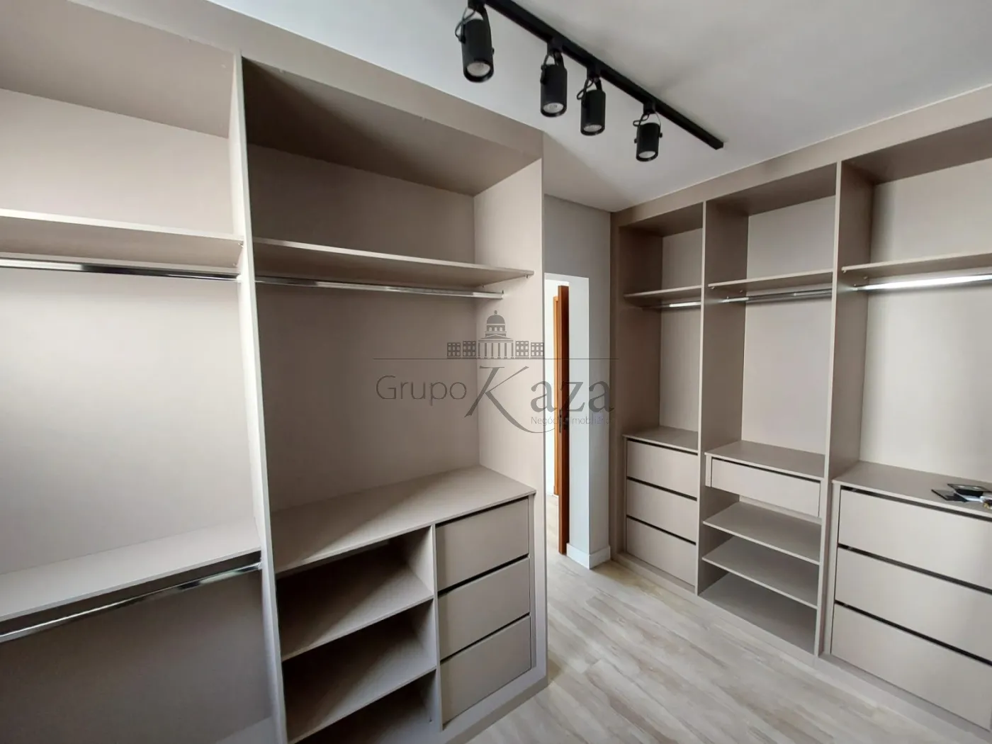 Foto 41 de Casa Condomínio em Jardim do Golfe, São José dos Campos - imagem 41