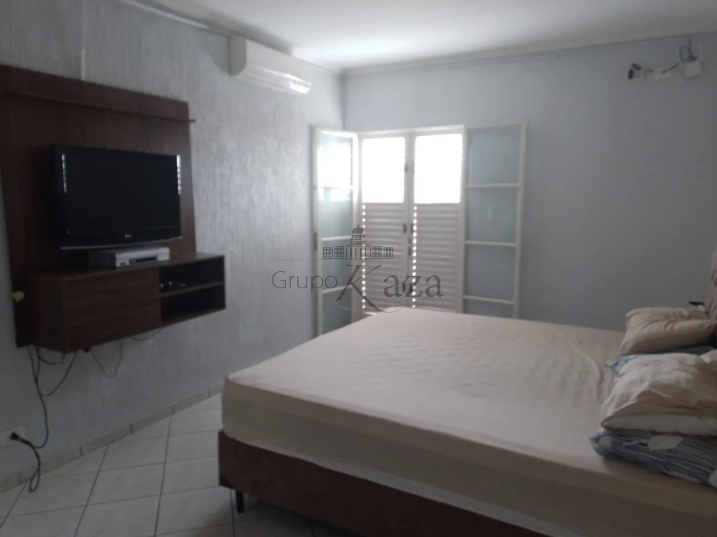 Foto 23 de Casa Sobrado em Parque Santo Antônio, Jacareí - imagem 23