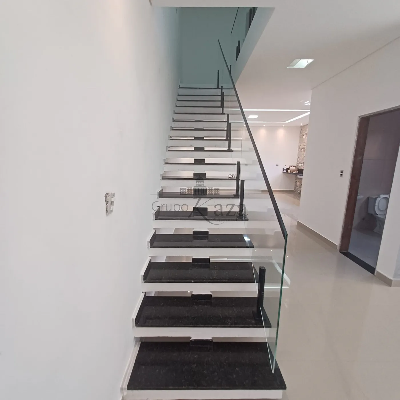 Foto 4 de Casa Padrão em Recanto dos Eucalíptos, São José dos Campos - imagem 4