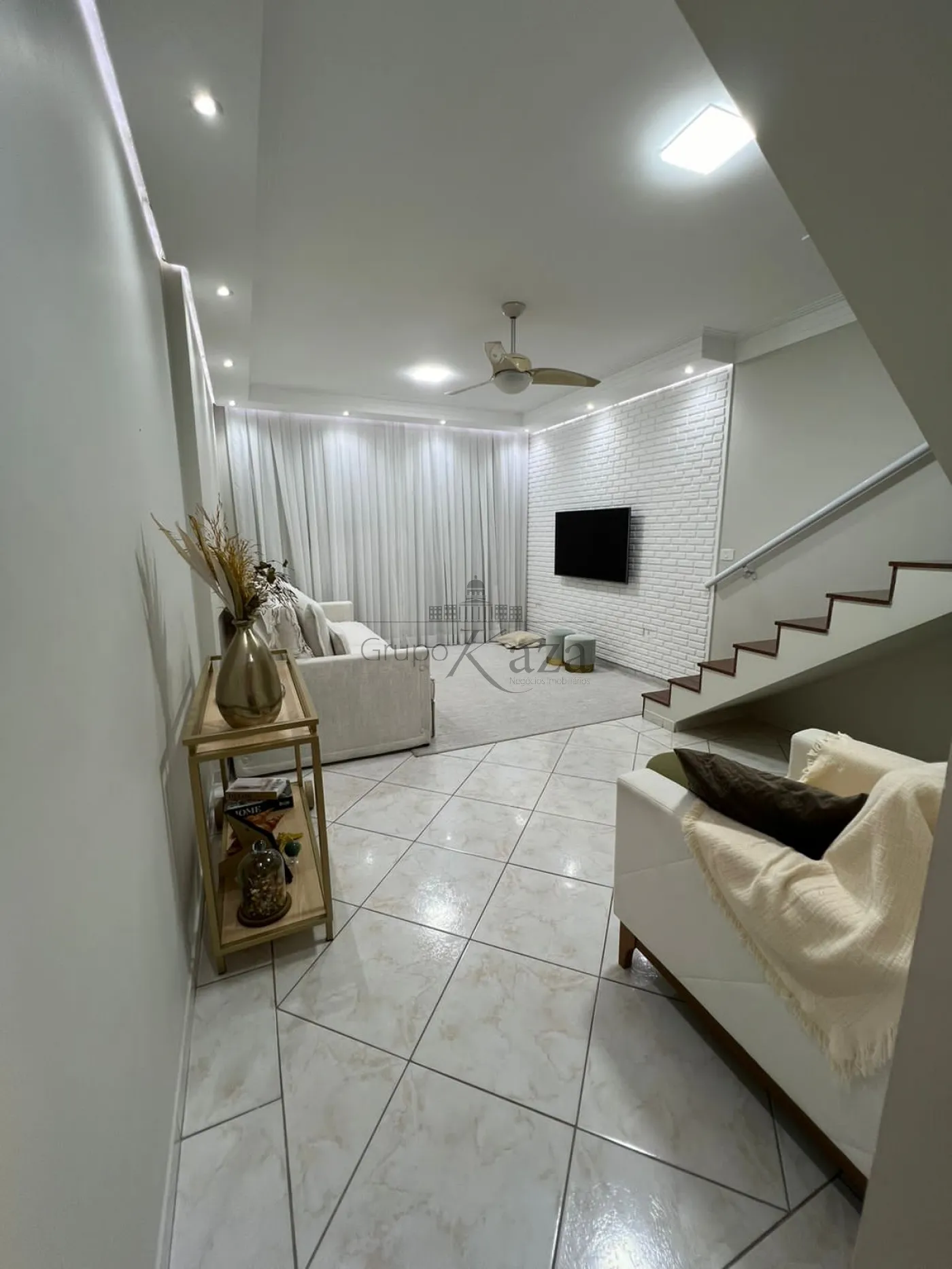 Foto 1 de Casa Sobrado em Jardim Torrão de Ouro, São José dos Campos - imagem 1 Foto 1 de Casa Sobrado em Jardim Torrão de Ouro, São José dos Campos - imagem 1