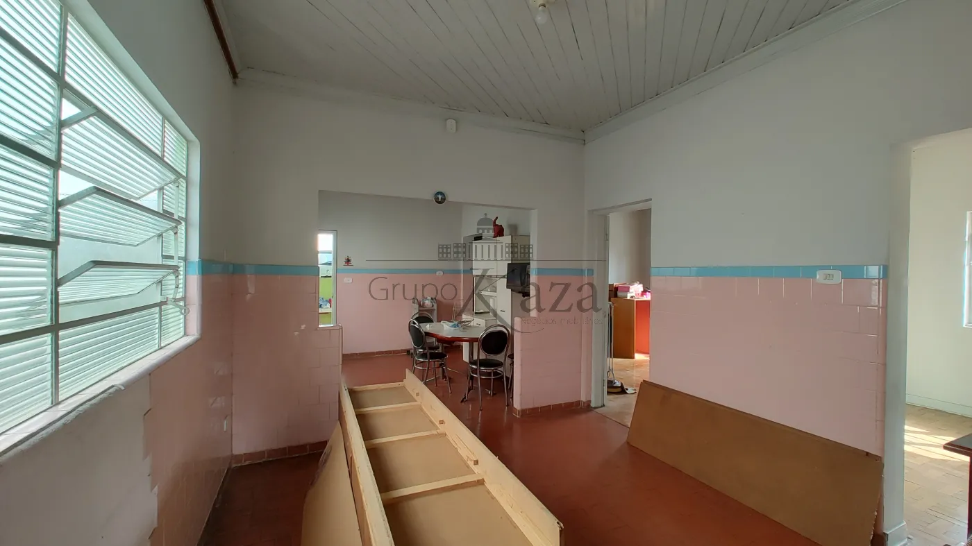 Foto 8 de Casa Padrão em Parque Santo Antônio, Jacareí - imagem 8