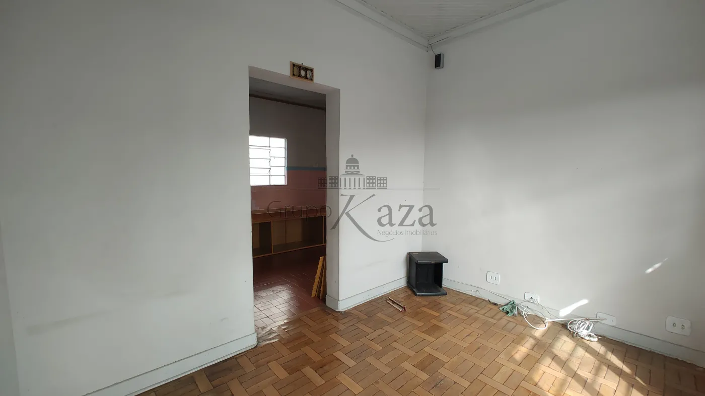 Foto 17 de Casa Padrão em Parque Santo Antônio, Jacareí - imagem 17