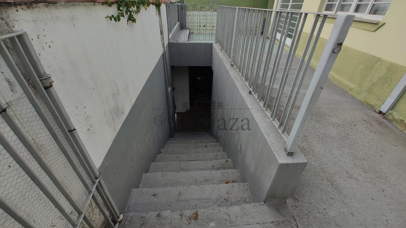 Foto 32 de Casa Padrão em Parque Santo Antônio, Jacareí - imagem 32