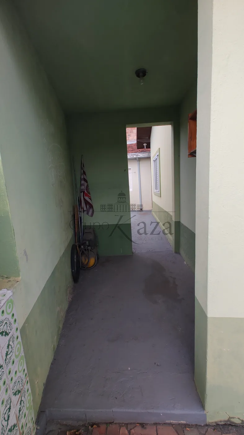 Foto 28 de Casa Padrão em Parque Santo Antônio, Jacareí - imagem 28