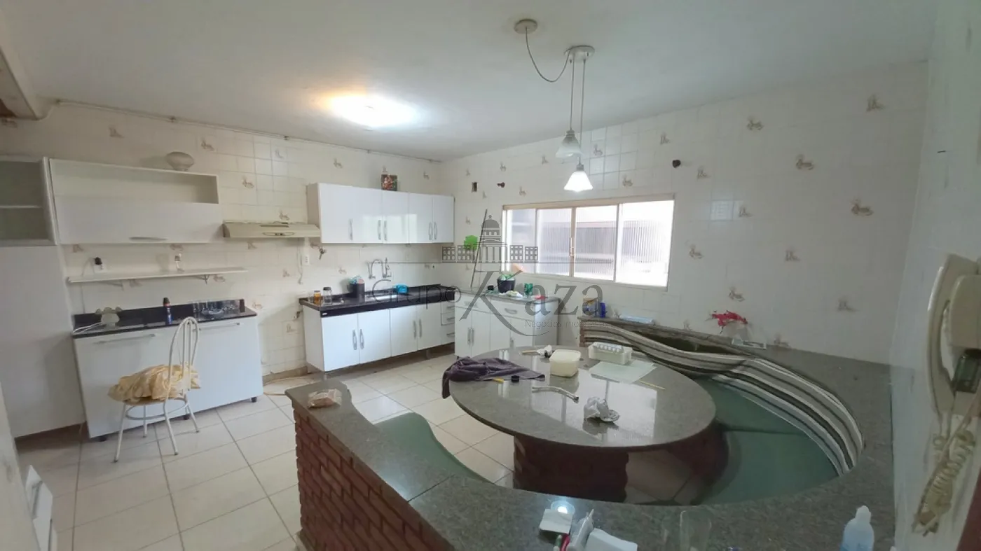 Foto 3 de Casa Padrão em Conjunto Residencial Trinta e Um de Março, São José dos Campos - imagem 3