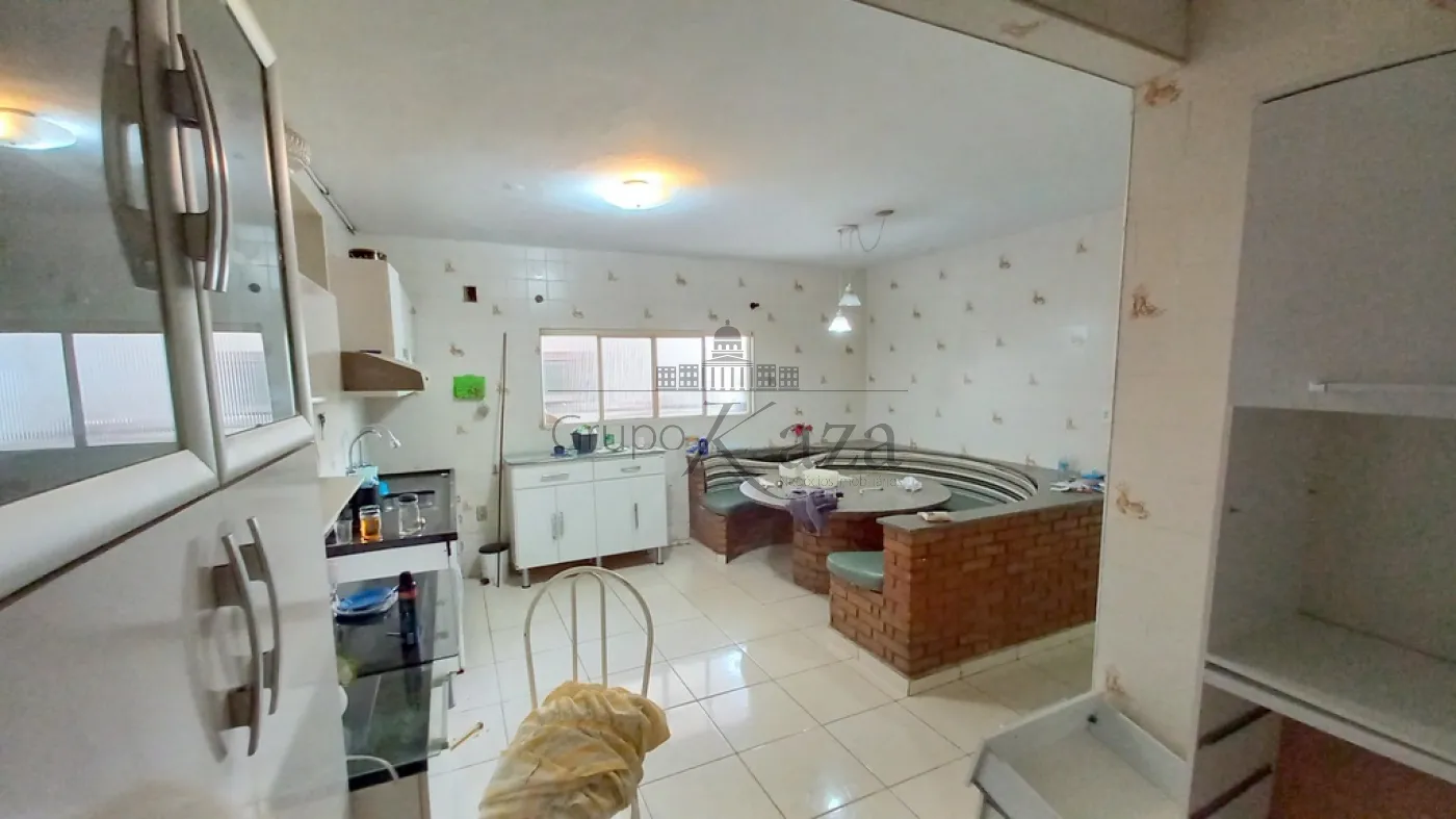 Foto 4 de Casa Padrão em Conjunto Residencial Trinta e Um de Março, São José dos Campos - imagem 4
