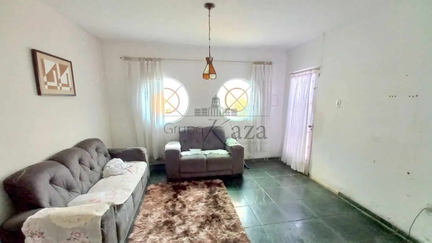 Foto 1 de Casa Padrão em Conjunto Residencial Trinta e Um de Março, São José dos Campos - imagem 1
