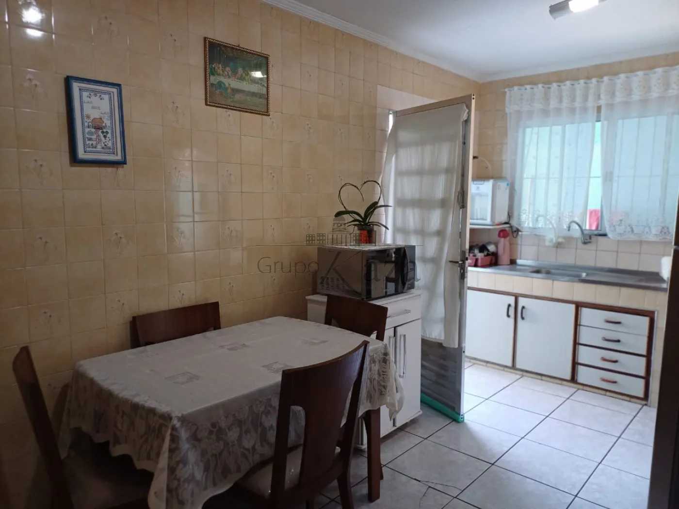 Foto 4 de Casa Padrão em Conjunto Residencial Trinta e Um de Março, São José dos Campos - imagem 4