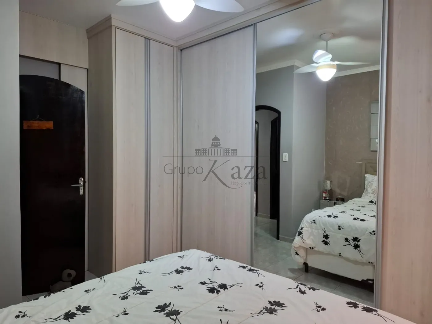 Foto 10 de Casa Padrão em Vila Tesouro, São José dos Campos - imagem 10