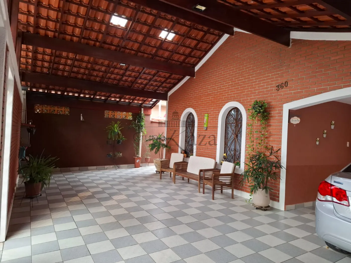 Foto 1 de Casa Padrão em Vila Tesouro, São José dos Campos - imagem 1