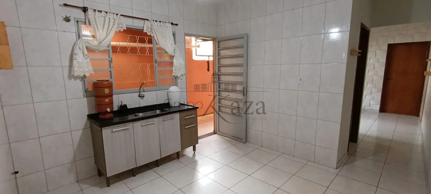 Foto 8 de Casa Padrão em Jardim Torrão de Ouro, São José dos Campos - imagem 8