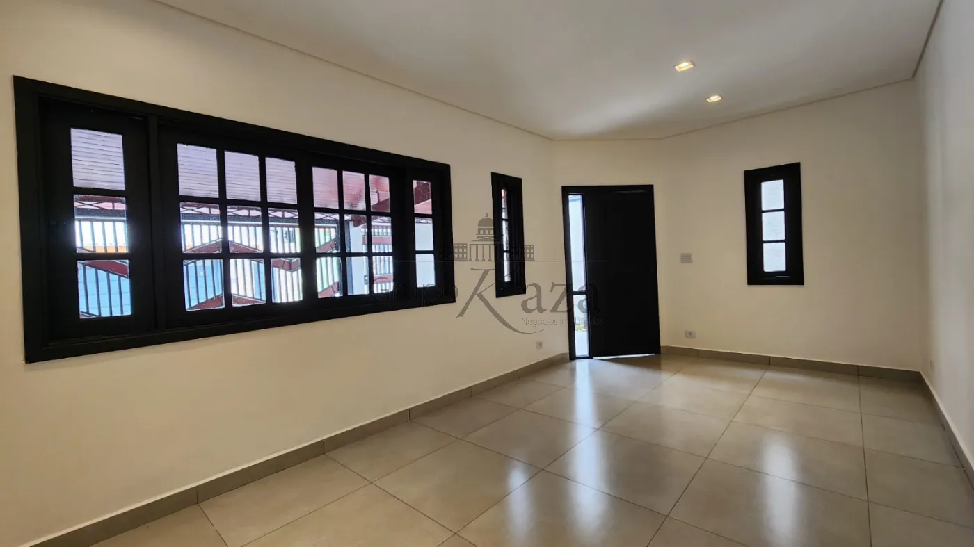 Foto 1 de Casa Padrão em Jardim Altos de Santana II, Jacareí - imagem 1
