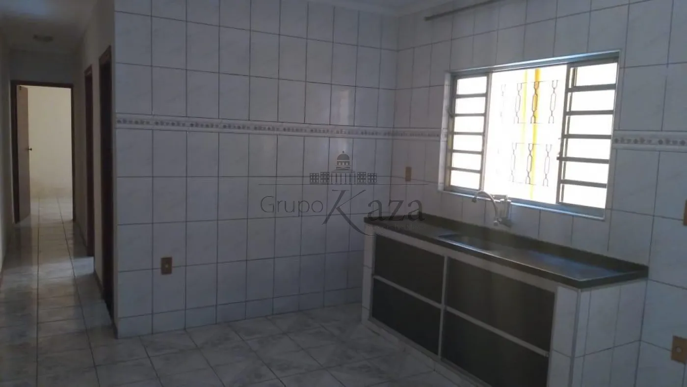 Foto 3 de Casa Padrão em Conjunto Residencial Galo Branco, São José dos Campos - imagem 3