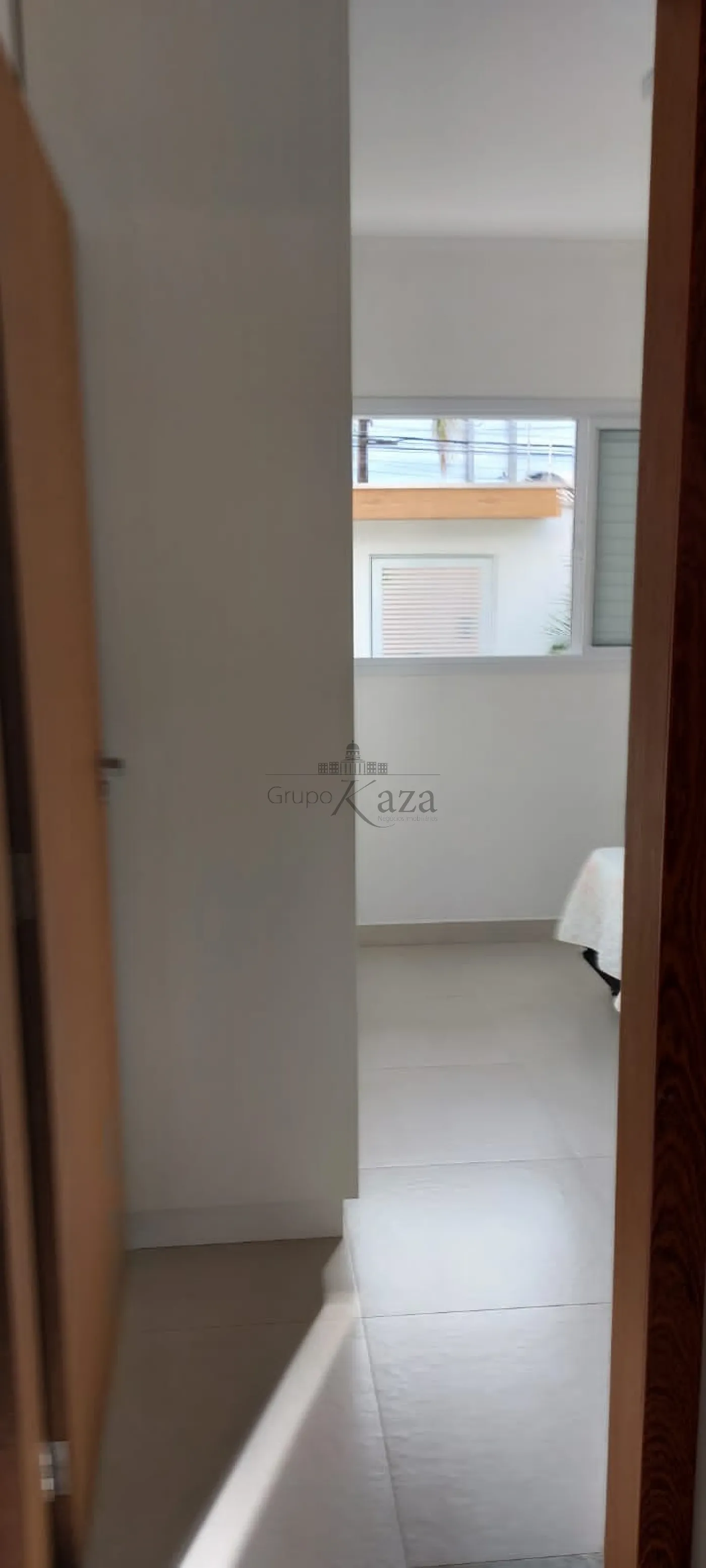 Foto 1 de Casa Padrão em Jardim Britânia, Caraguatatuba - imagem 1