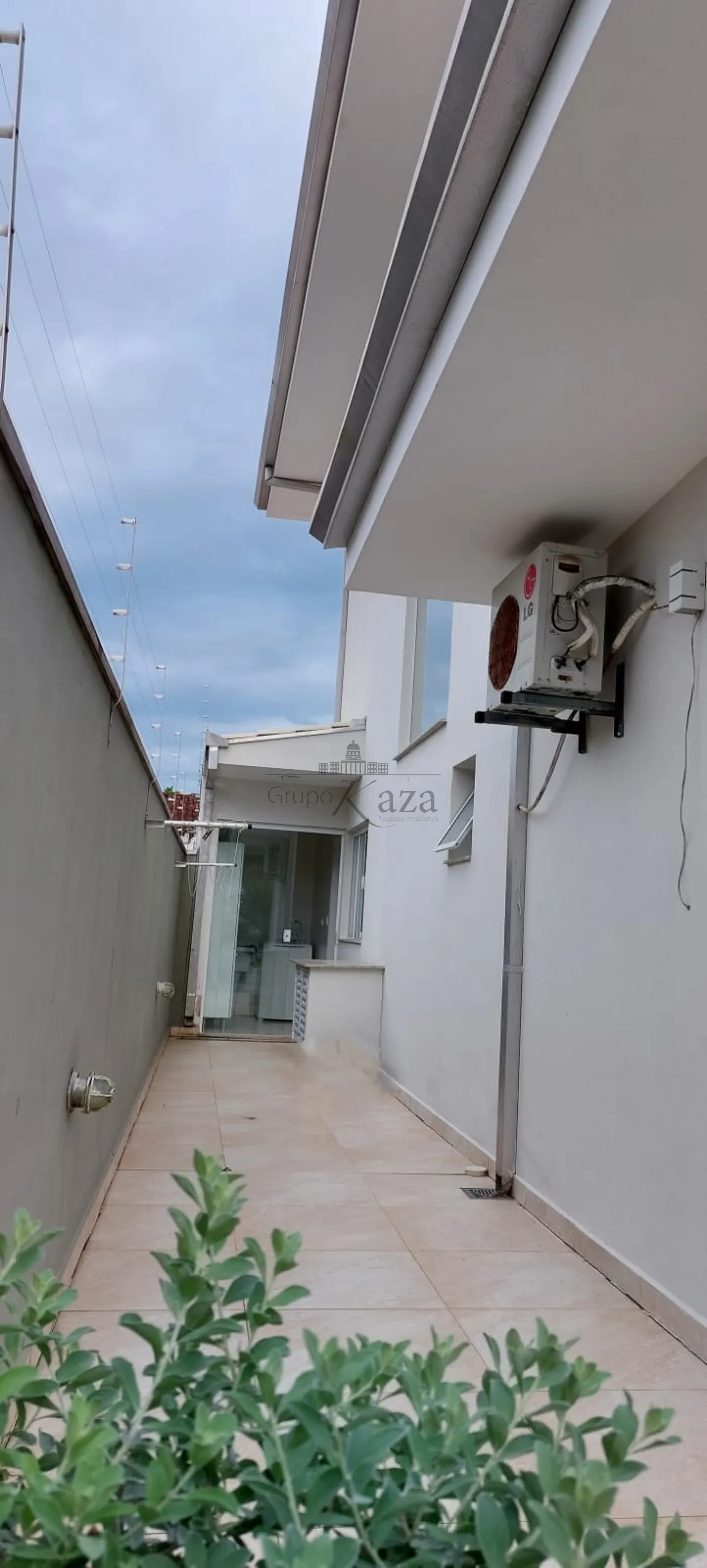 Foto 21 de Casa Padrão em Jardim Britânia, Caraguatatuba - imagem 21