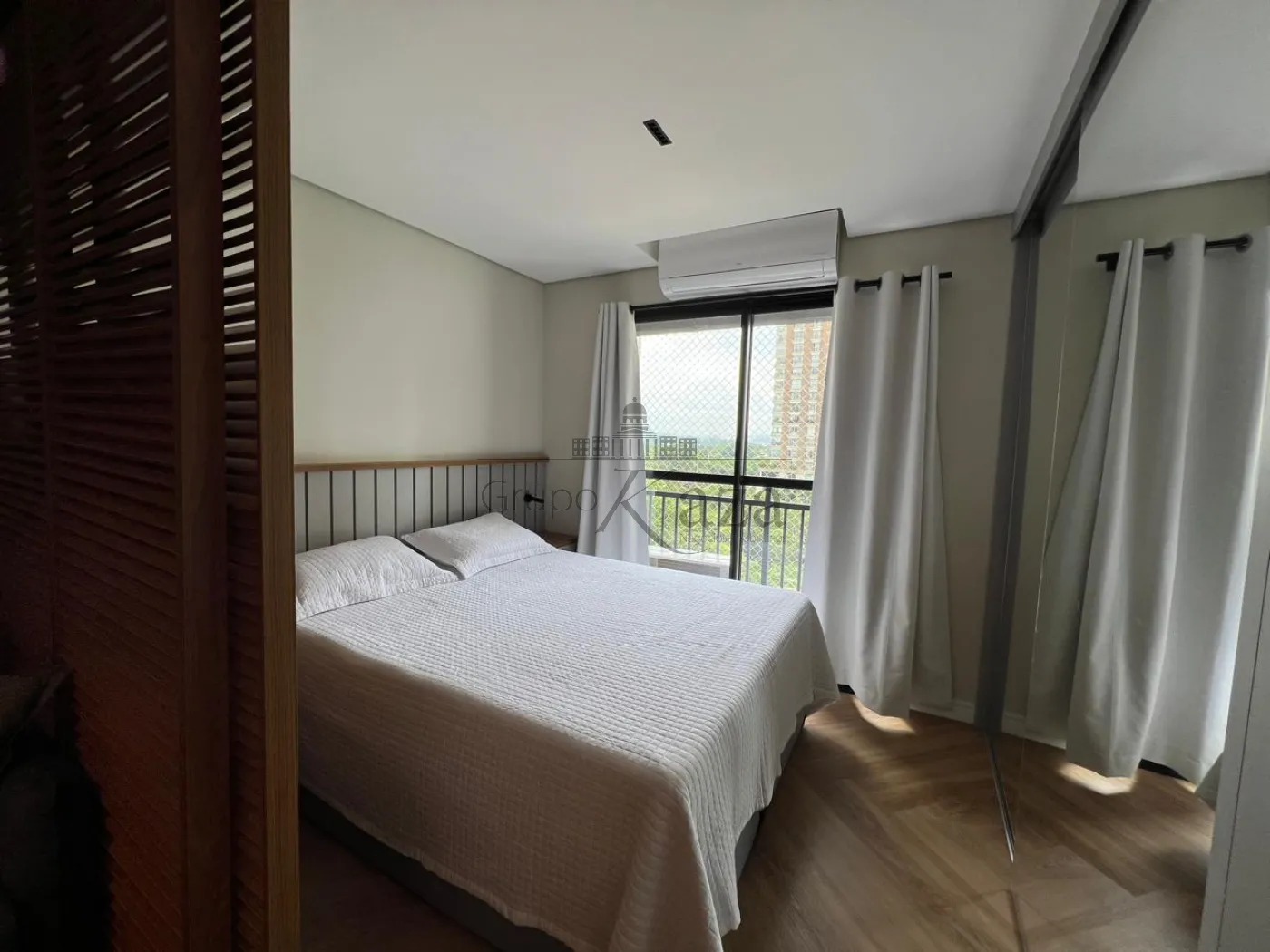 Quarto com opção integrada à sala