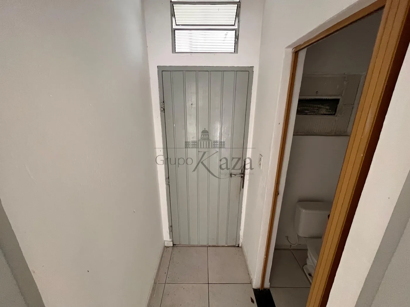 Ponto comercial com acesso a casa dos fundos