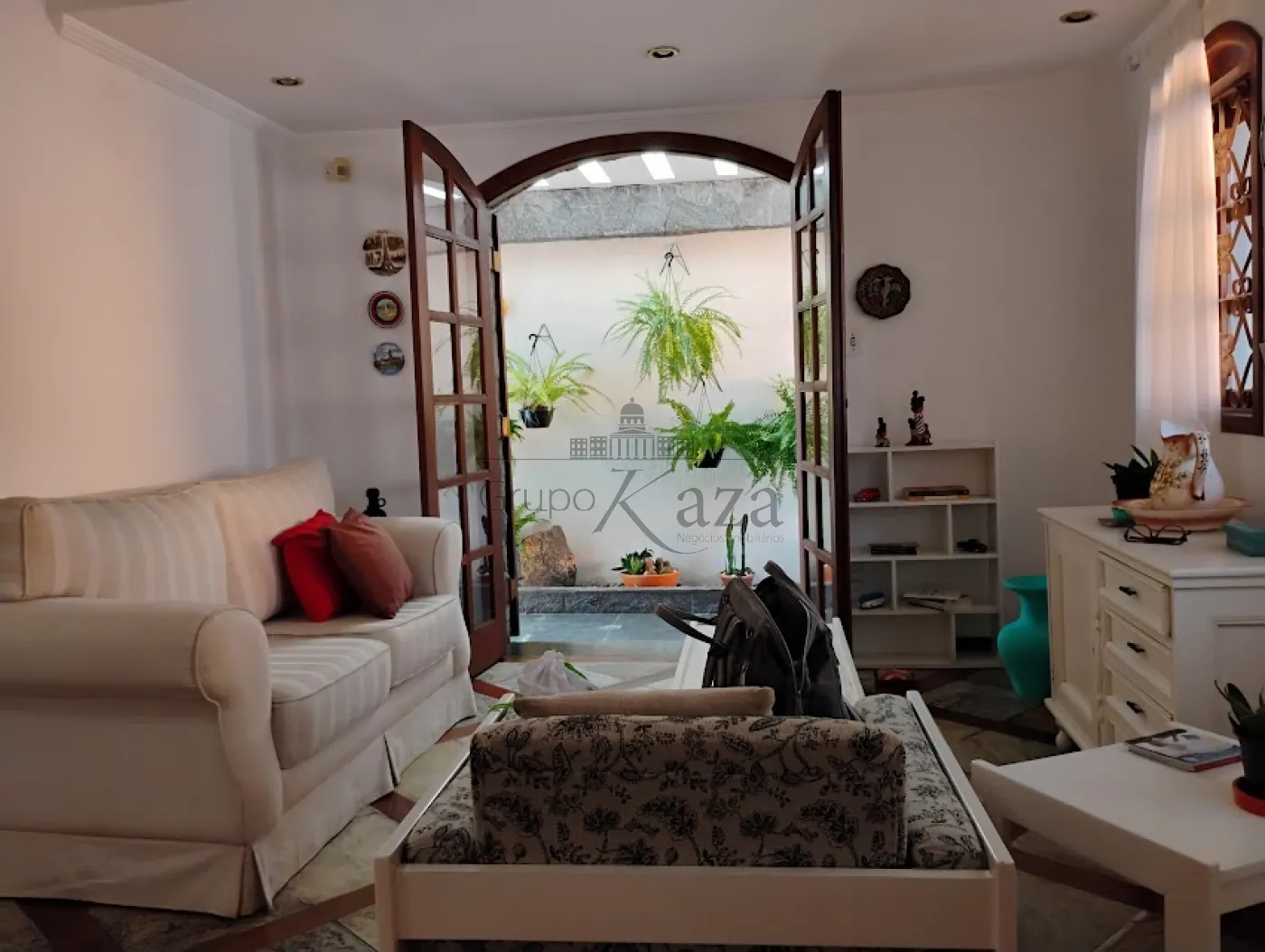 Foto 1 de Casa Padrão em Chácaras Santa Maria, Jacareí - imagem 1 Foto 1 de Casa Padrão em Chácaras Santa Maria, Jacareí - imagem 1