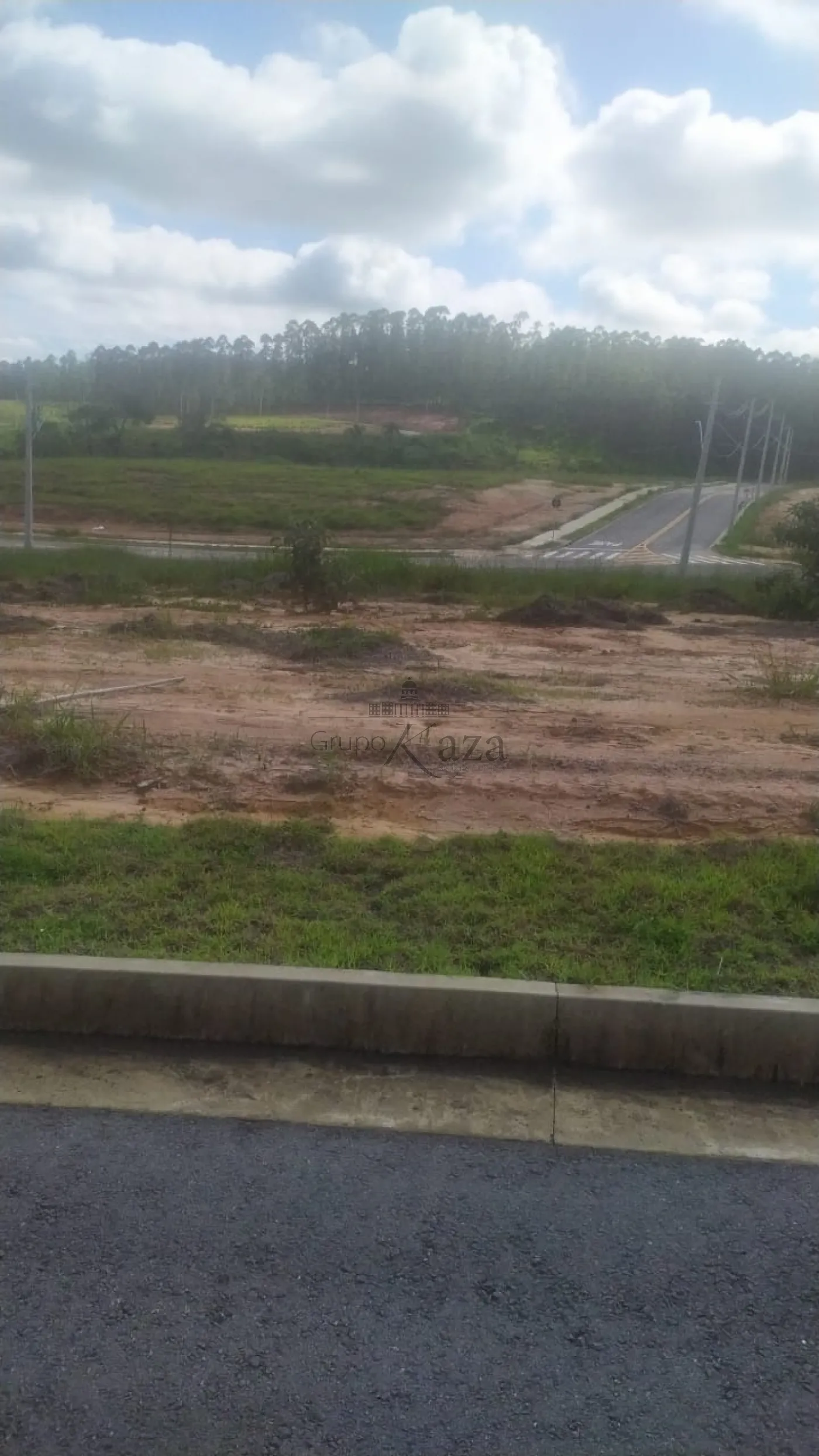 Foto 2 de Terreno Padrão em Vila Amélia, São José dos Campos - imagem 2