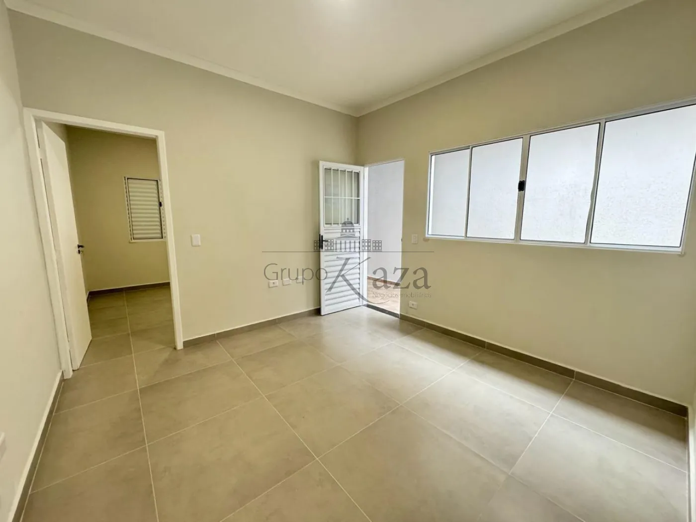 Foto 1 de Casa Padrão em Jardim Torrão de Ouro, São José dos Campos - imagem 1