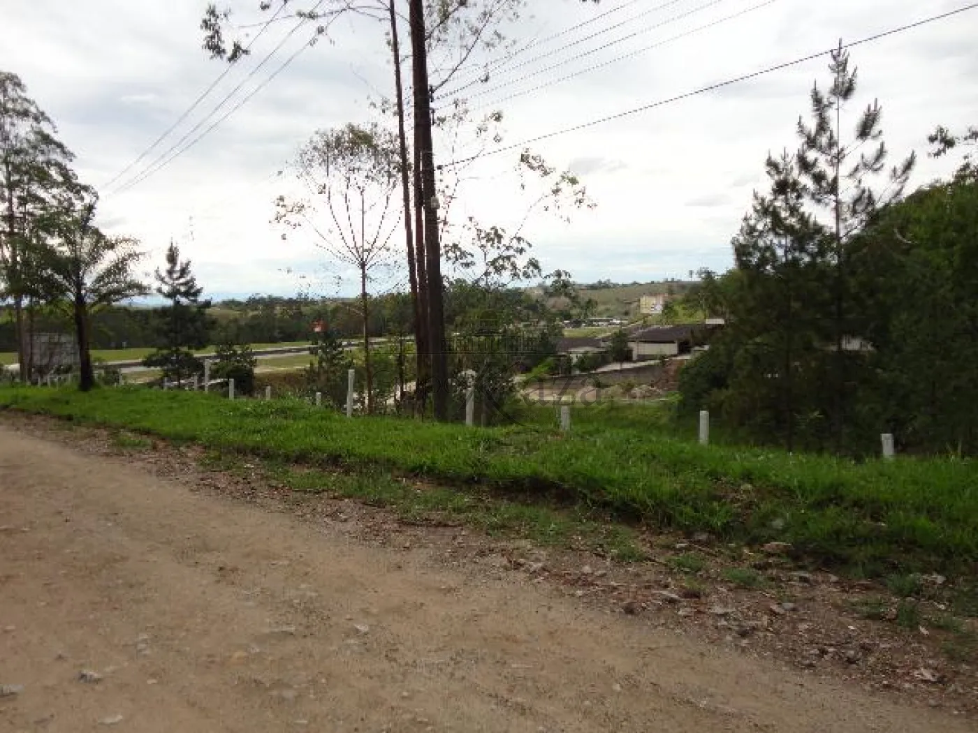 Foto 1 de Terreno Padrão em Veraneio Ijal, Jacareí - imagem 1