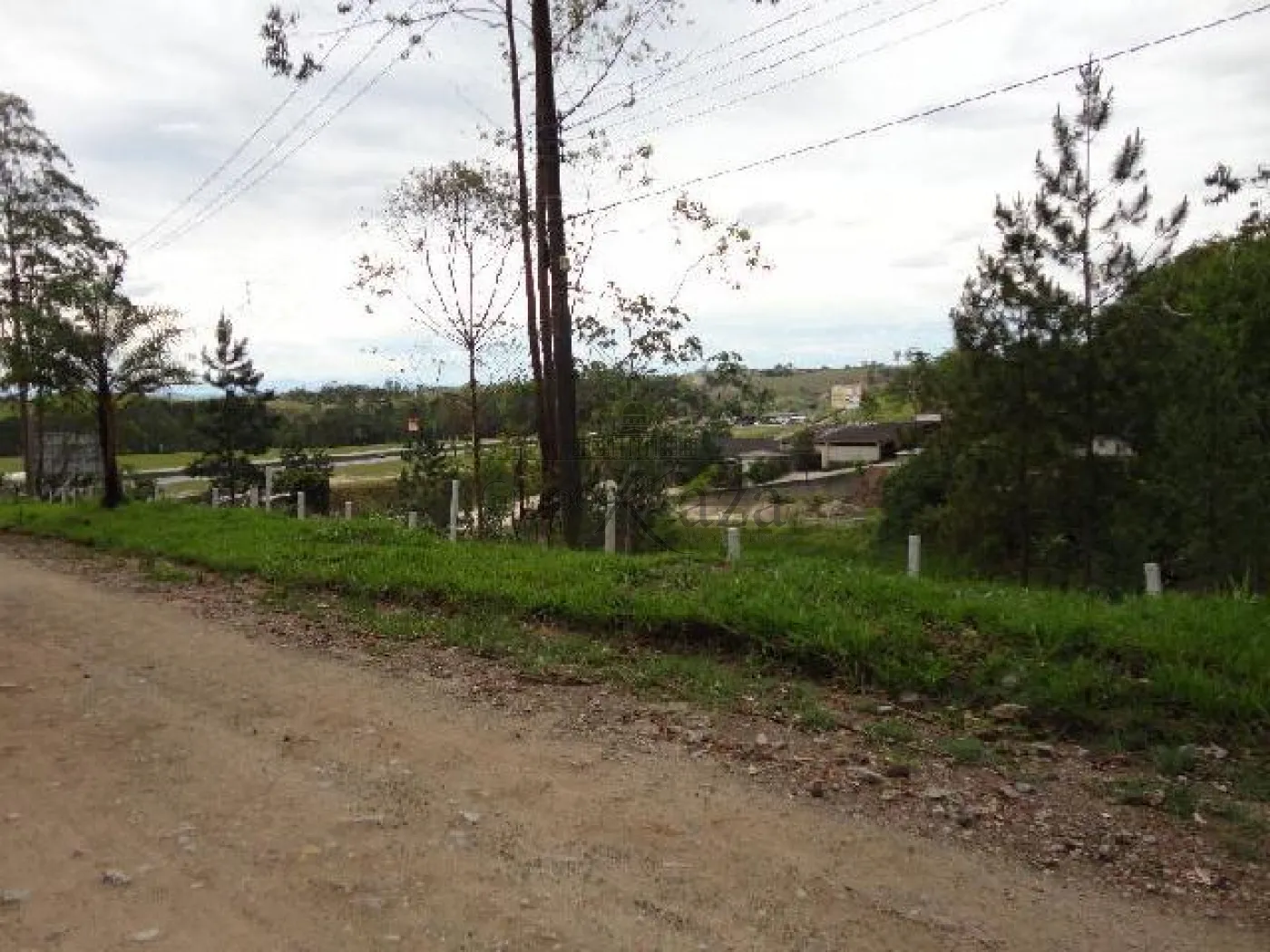 Foto 1 de Terreno Padrão em Veraneio Ijal, Jacareí - imagem 1