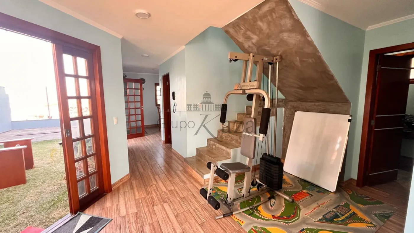 Foto 2 de Casa Condomínio em Condomínio Residencial Mantiqueira, São José dos Campos - imagem 2