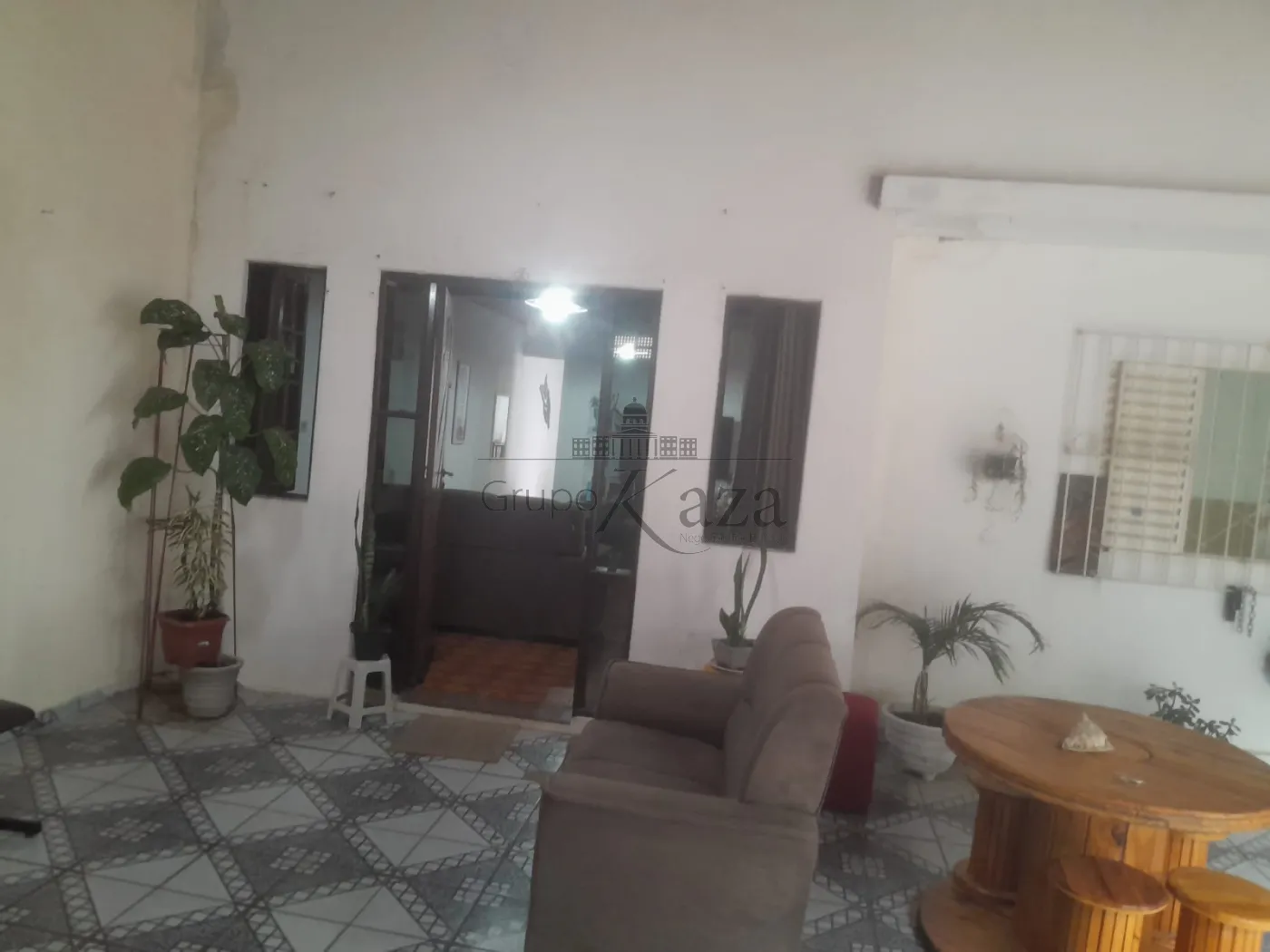 Foto 1 de Casa Padrão em Conjunto Residencial Trinta e Um de Março, São José dos Campos - imagem 1