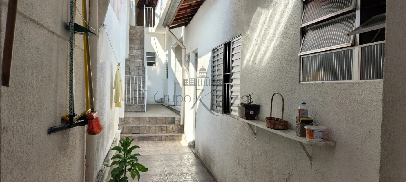 Foto 17 de Casa Sobrado em Parque Santo Antônio, Jacareí - imagem 17