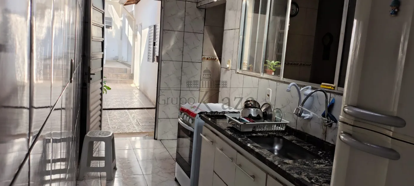 Foto 9 de Casa Sobrado em Parque Santo Antônio, Jacareí - imagem 9