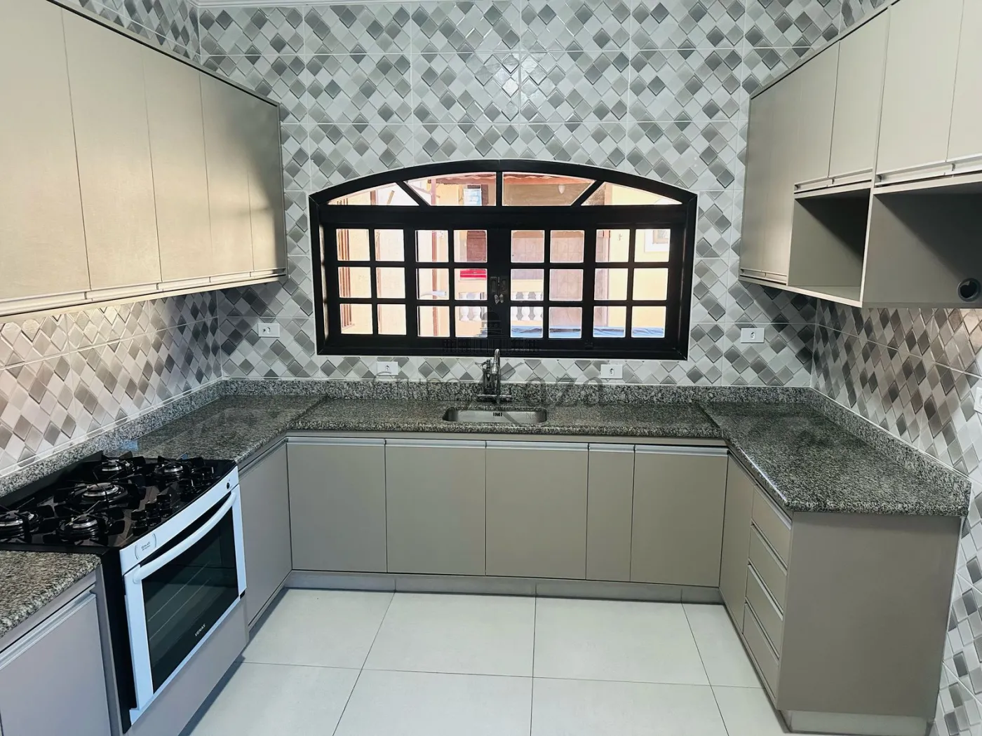 Foto 3 de Casa Sobrado em Vila Tatetuba, São José dos Campos - imagem 3