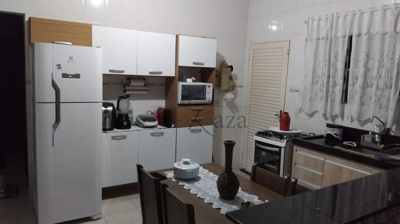 Foto 4 de Casa Padrão em Jardim dos Bandeirantes, São José dos Campos - imagem 4
