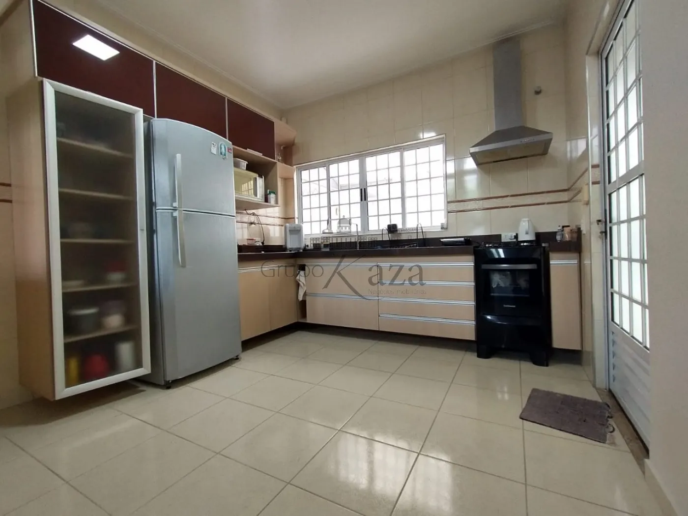 Foto 3 de Casa Padrão em Jardim Santa Maria, Jacareí - imagem 3