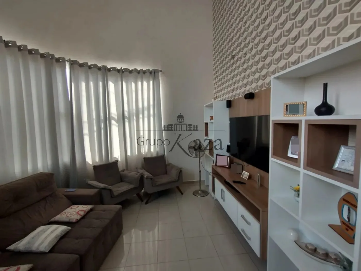 Foto 1 de Casa Padrão em Jardim Santa Maria, Jacareí - imagem 1