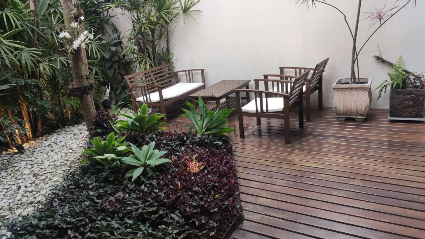 Deck na entrada