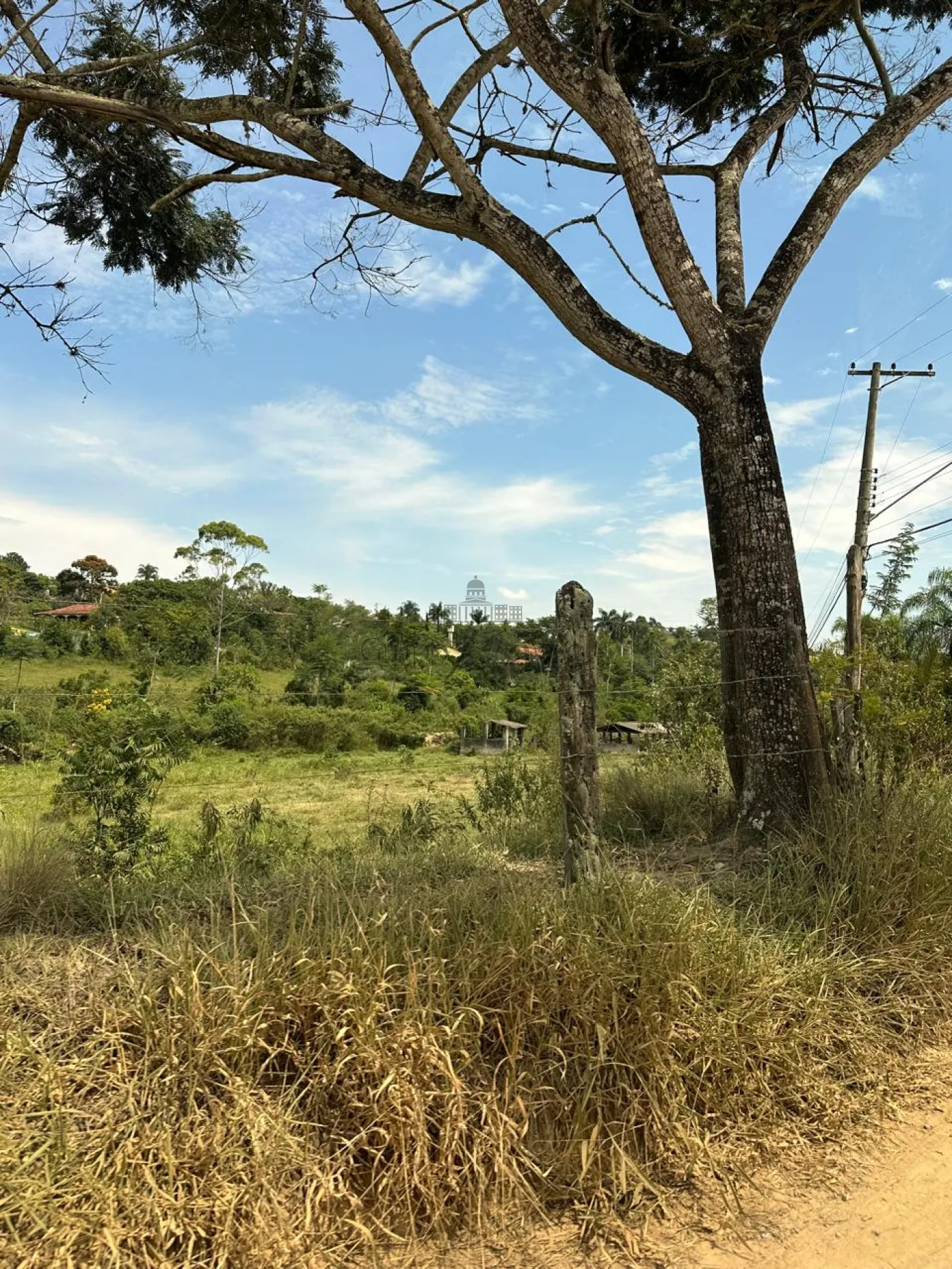 Foto 1 de Terreno Padrão em Veraneio Irajá, Jacareí - imagem 1