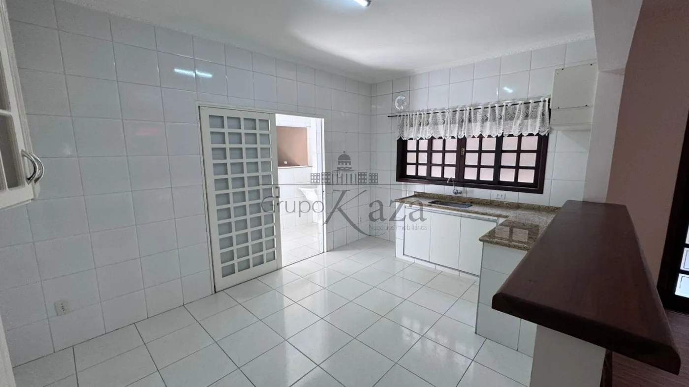 Foto 4 de Casa Sobrado em Residencial De Ville, São José dos Campos - imagem 4