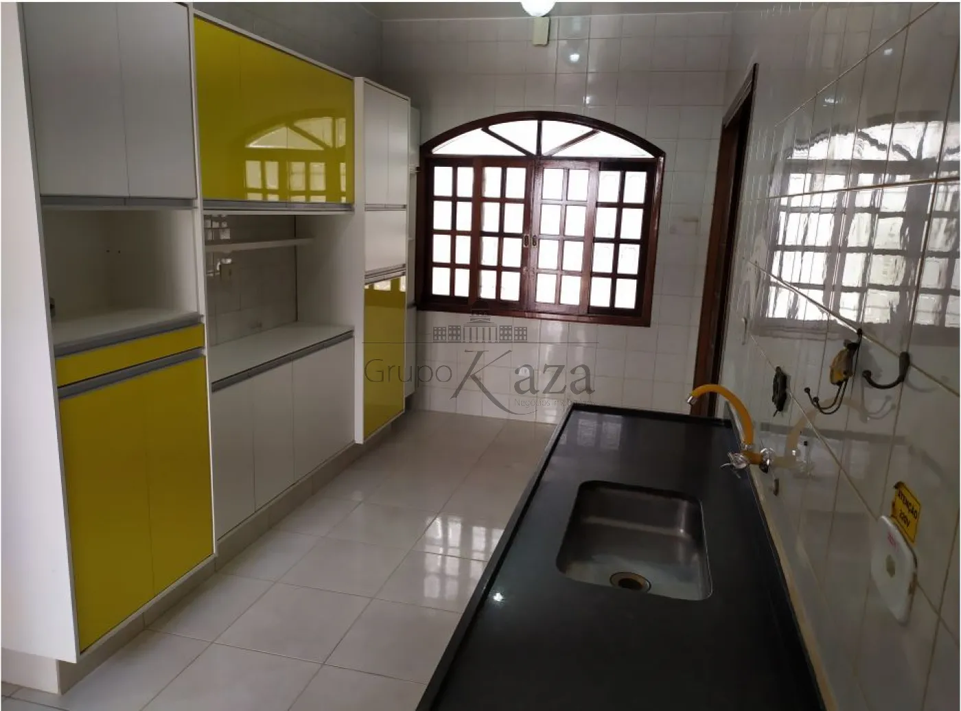 Foto 3 de Casa Padrão em Parque Brasil, Jacareí - imagem 3